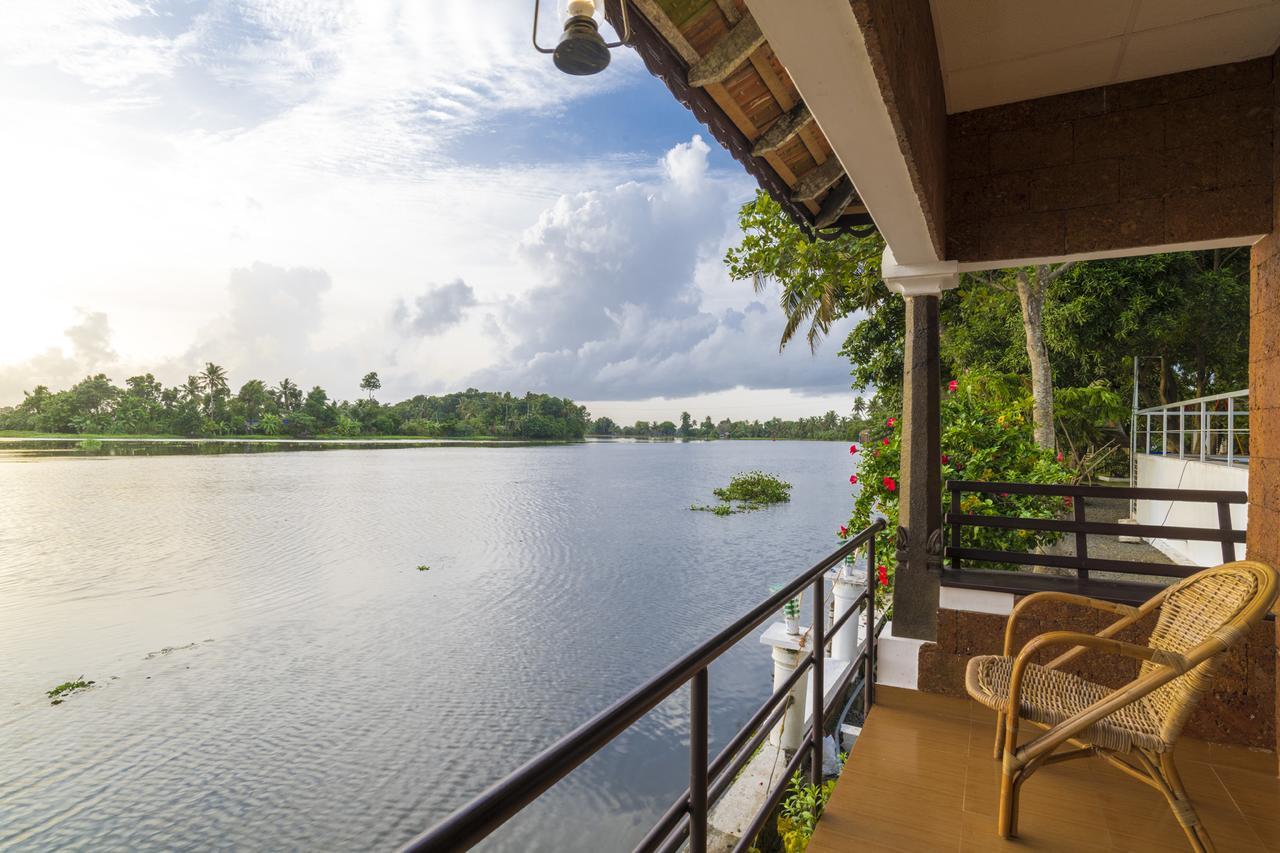 Warmth Lake Haven Alappuzha Exterior photo