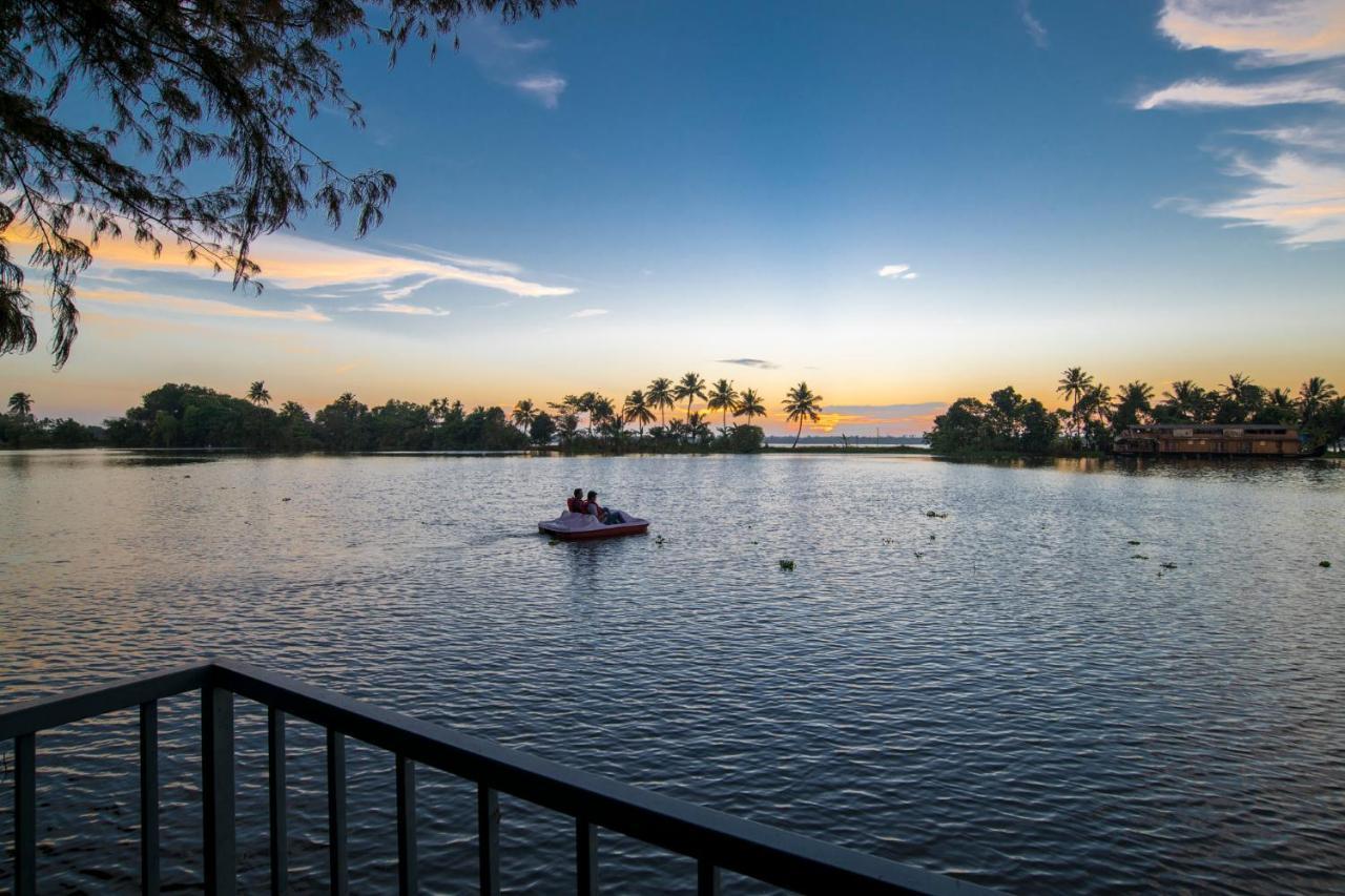 Warmth Lake Haven Alappuzha Exterior photo