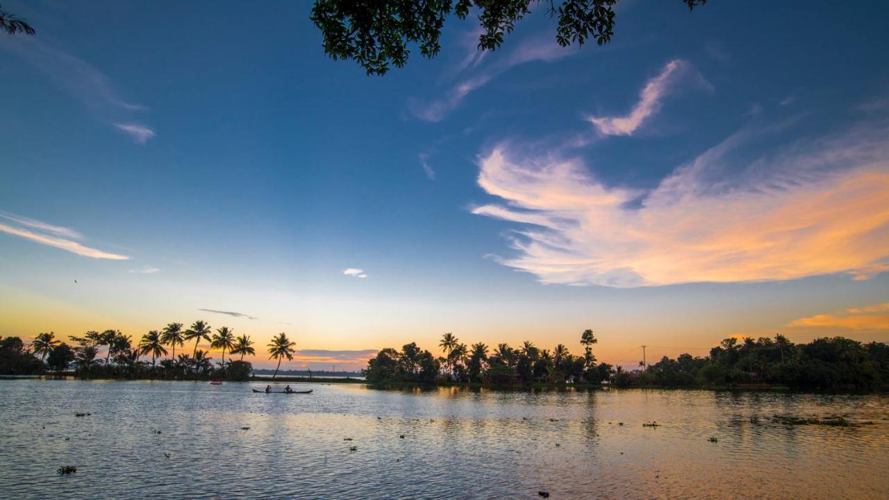 Warmth Lake Haven Alappuzha Exterior photo