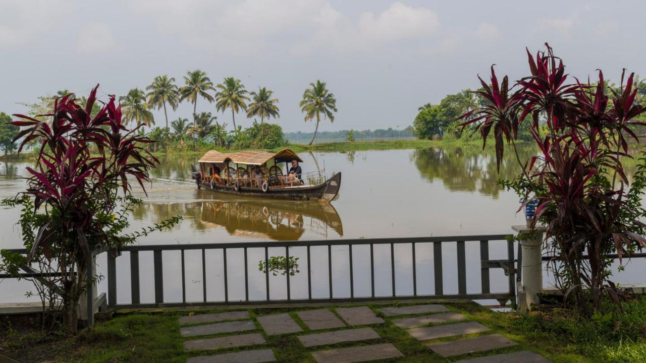 Warmth Lake Haven Alappuzha Exterior photo