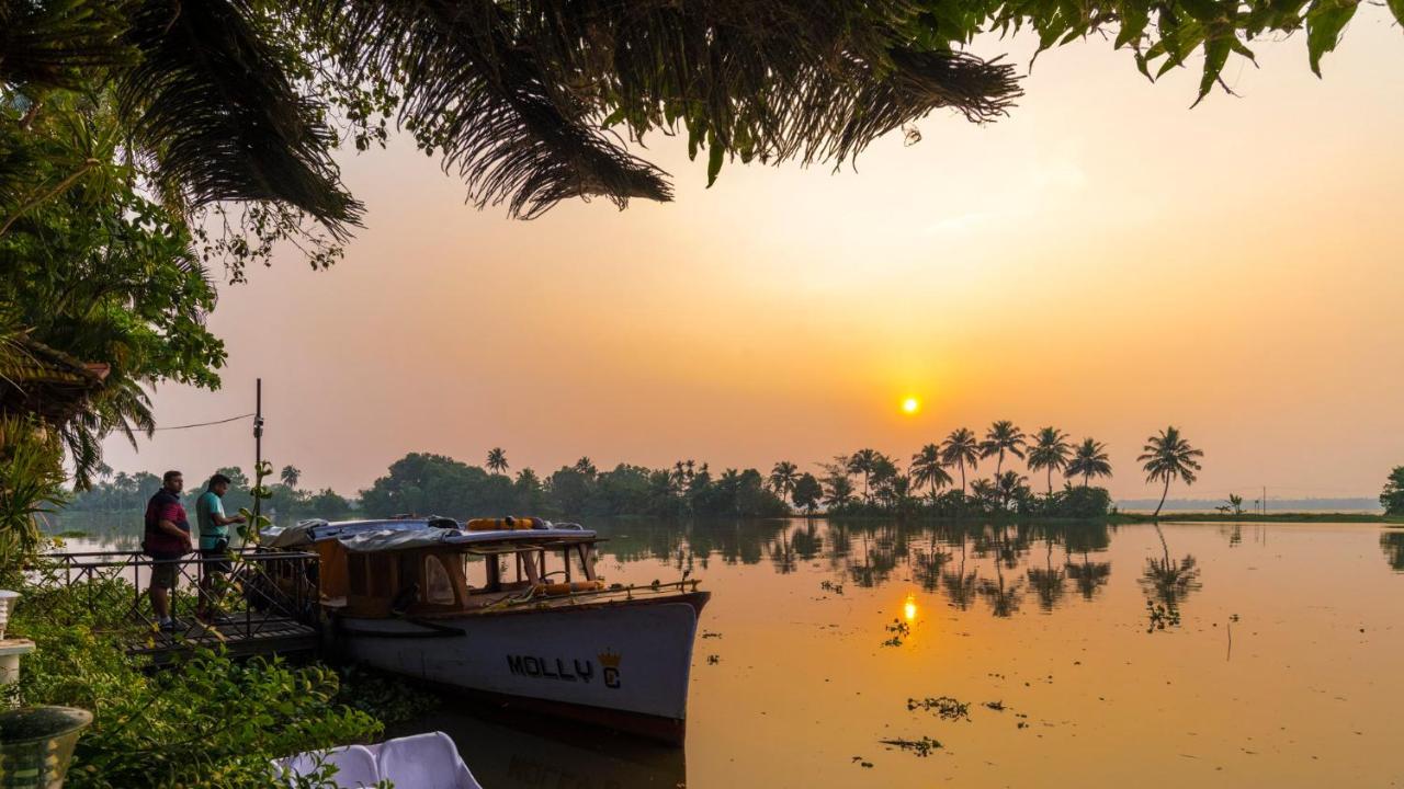 Warmth Lake Haven Alappuzha Exterior photo